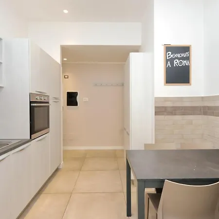 Vatican Museum Bright Up To 8 People Apartment Rome